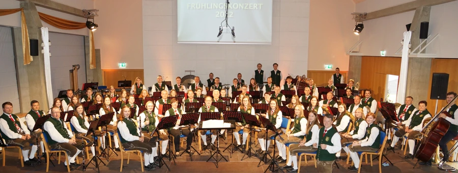 &lsquo;Trachtenmusikkapelle Trautmannsdorf auf der Bühne&rsquo;
